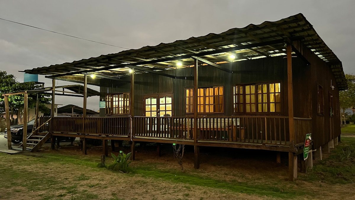 Cabaña Paradise al anochecer